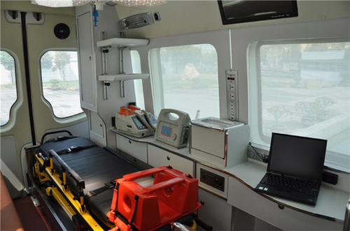 临泽县救护车内部